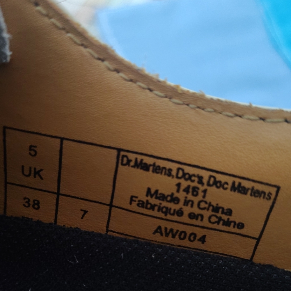 Dr. Martens 1461 Cream Patent 3-Eye Oxford with Black Laces - Picture 3 of 7